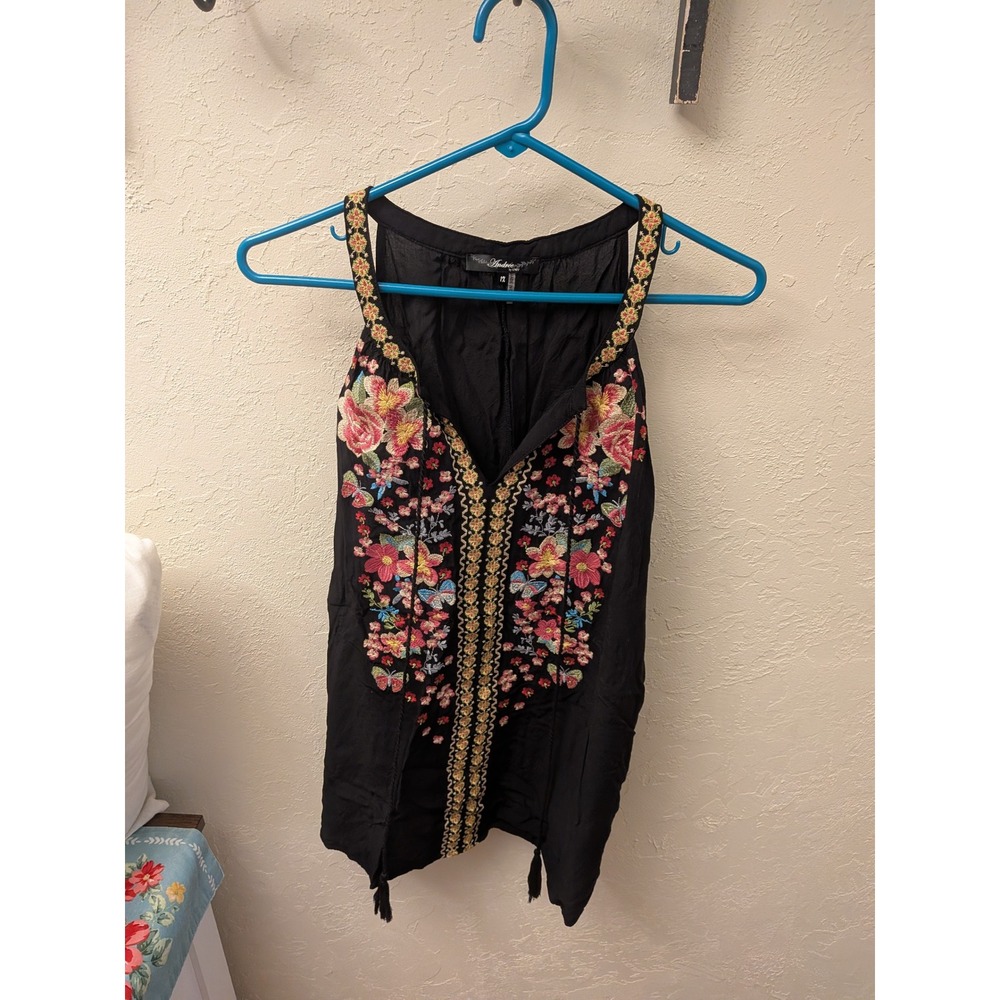 Andree by Unit Womens 1X Black Floral Embroidered Boho Tassel Sleeveless Top
